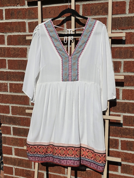 White Mark Dresses & Skirts - White mark White embroidered tunic dress 3/4 Sleeves Medium